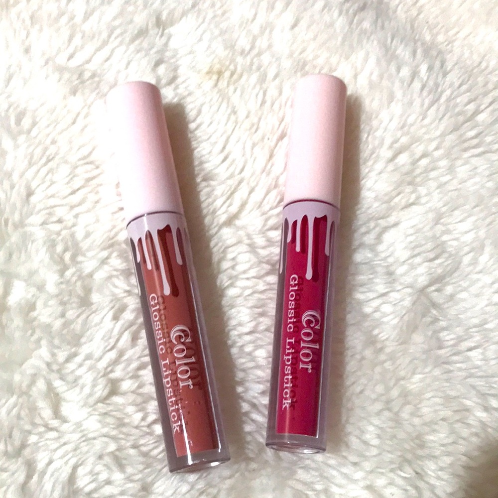 Color  2-pc lip gloss set.